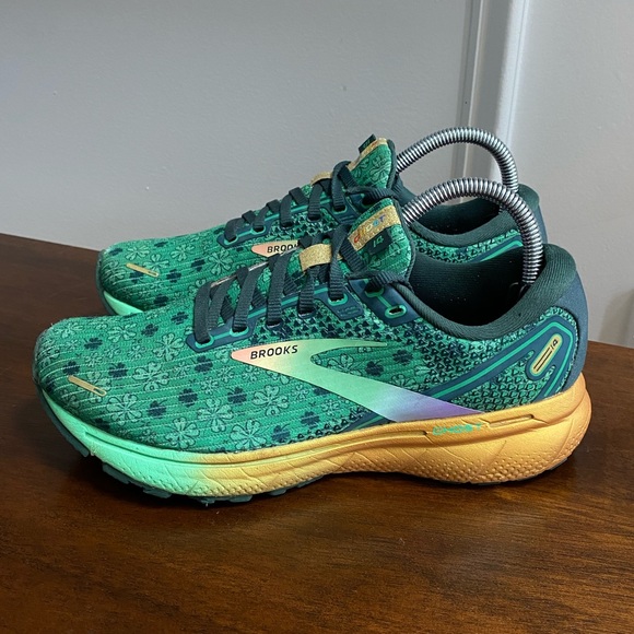 Brooks Women's Green Running Shoes - Picture 1 of 11